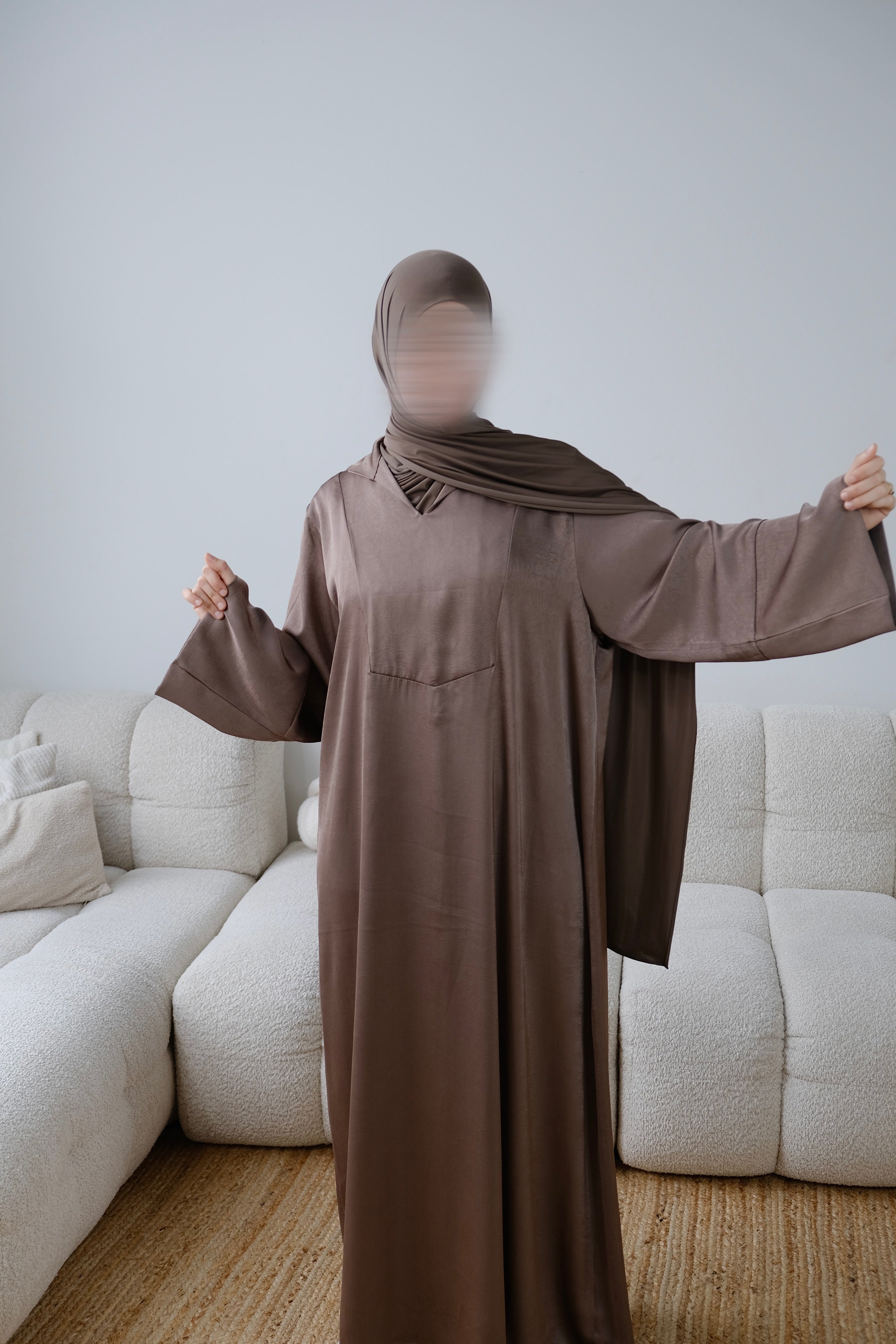 femme avec abaya medina zeyno collection